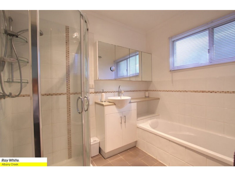 8 Pathara Cr, Ferny Hills QLD 4055