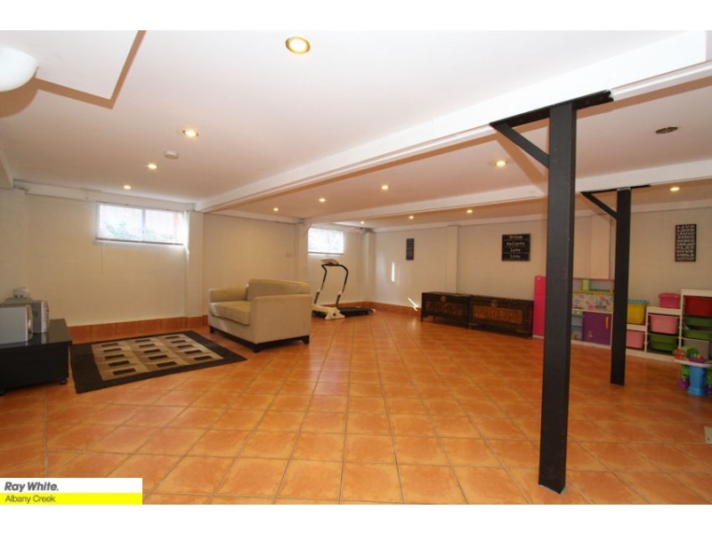 8 Pathara Cr, Ferny Hills QLD 4055