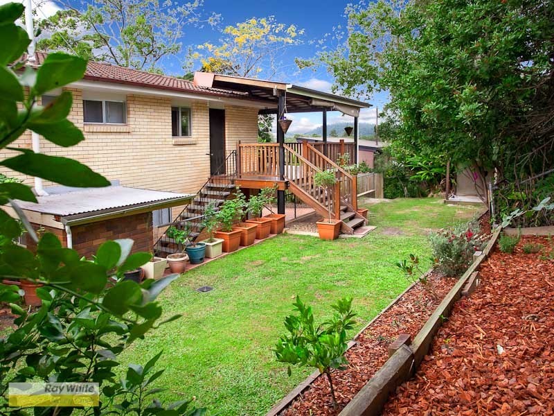 8 Pathara Cr, Ferny Hills QLD 4055