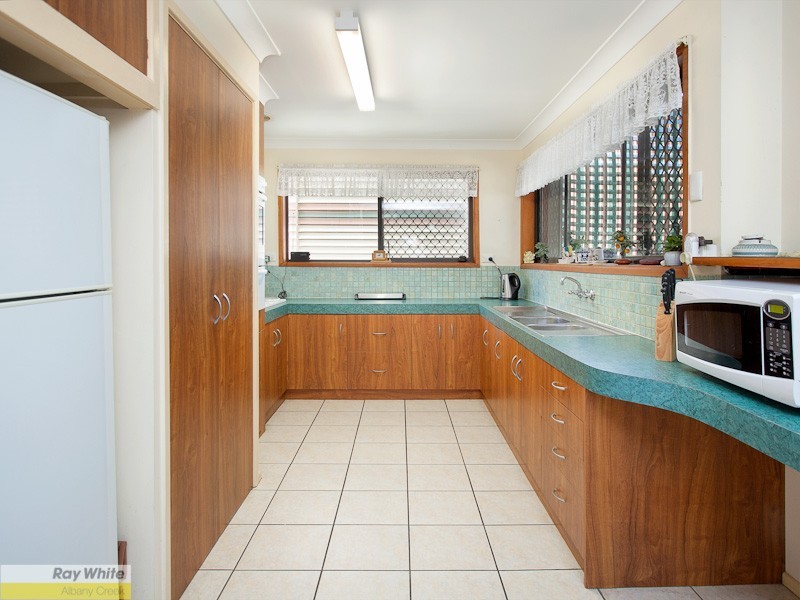 9 Janus Ct, Eatons Hill QLD 4037