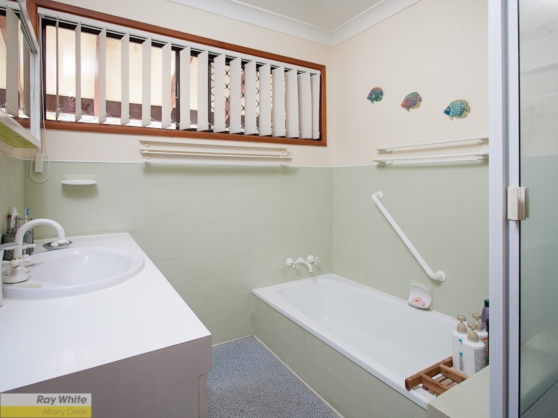 9 Janus Ct, Eatons Hill QLD 4037