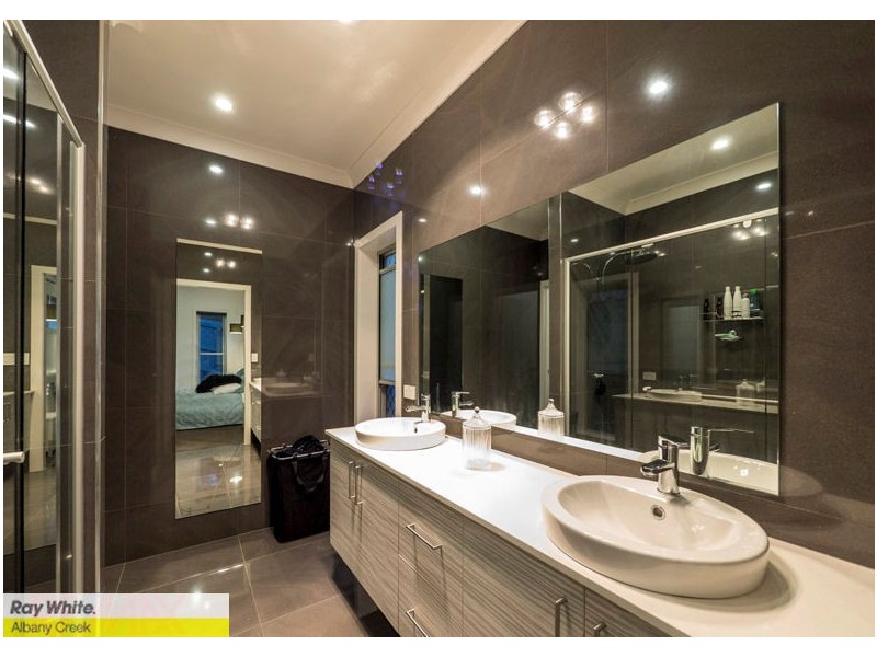 7 Amorosa Court, Eatons Hill QLD 4037