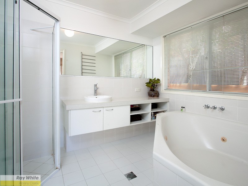 16 Eucalyptus Place, Albany Creek QLD 4035