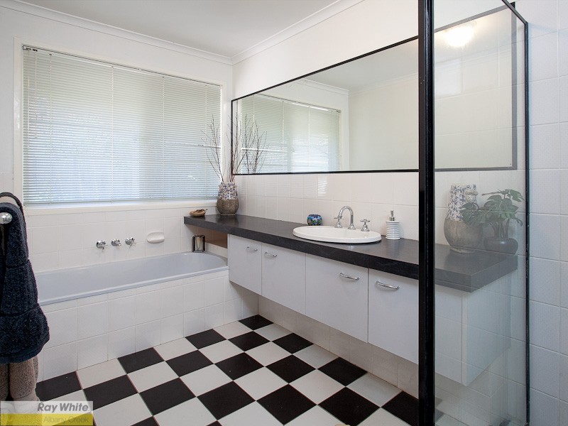 16 Eucalyptus Place, Albany Creek QLD 4035