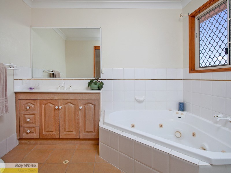 17 Fairhaven Place, Albany Creek QLD 4035
