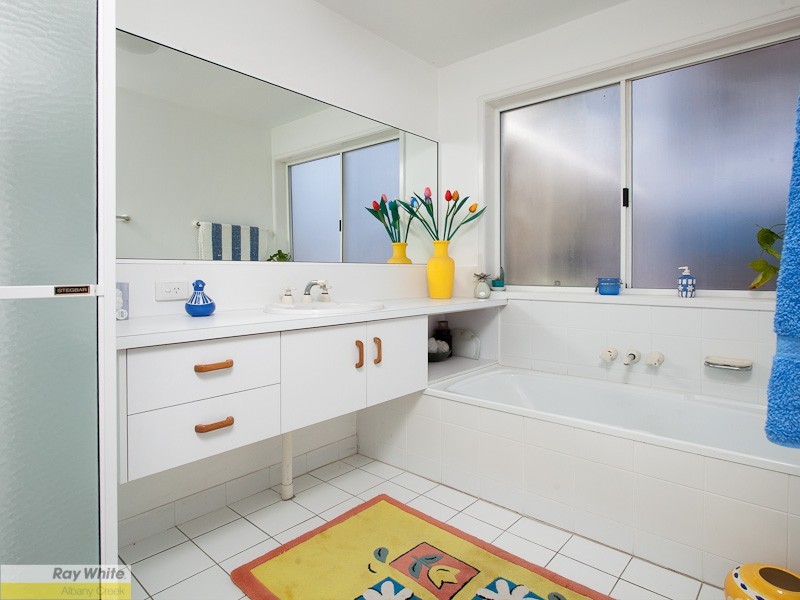 5 Midas Court, Eatons Hill QLD 4037