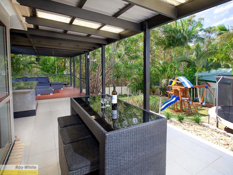 8 Peace Court, Eatons Hill QLD 4037