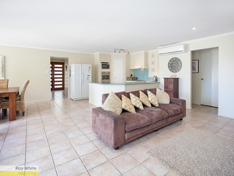 8 Peace Court, Eatons Hill QLD 4037