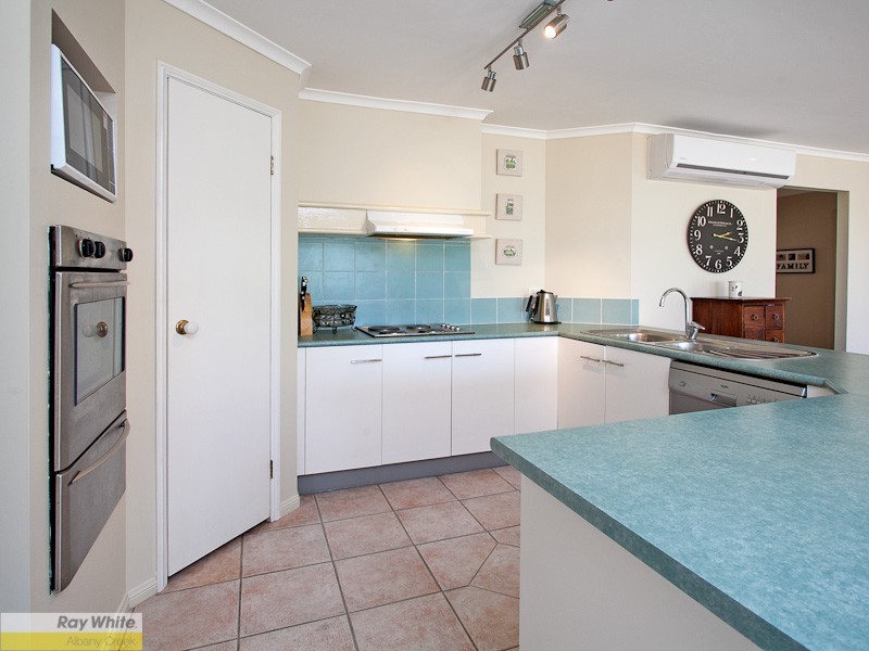 8 Peace Court, Eatons Hill QLD 4037