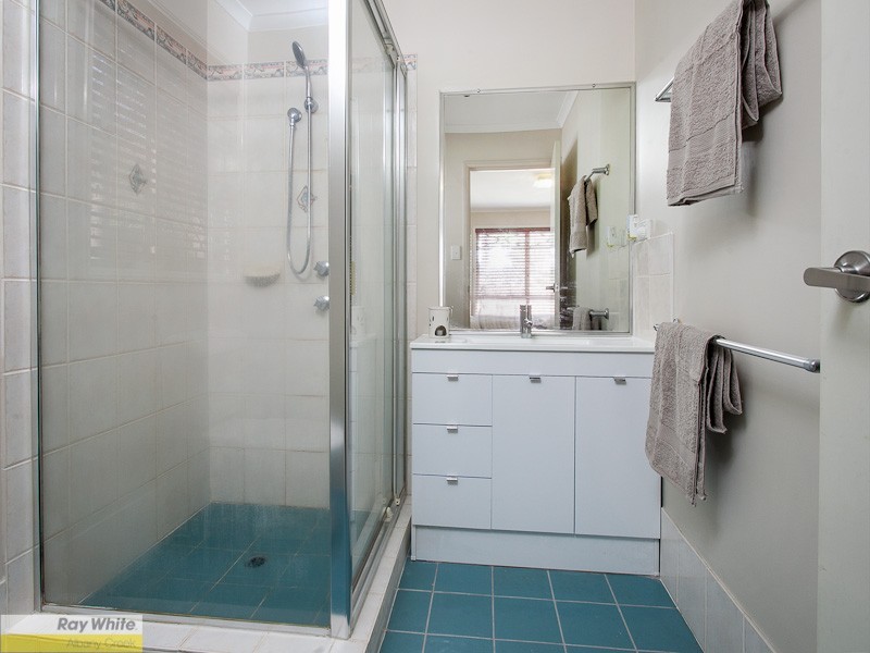 8 Peace Court, Eatons Hill QLD 4037