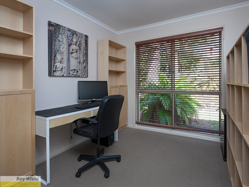 8 Peace Court, Eatons Hill QLD 4037