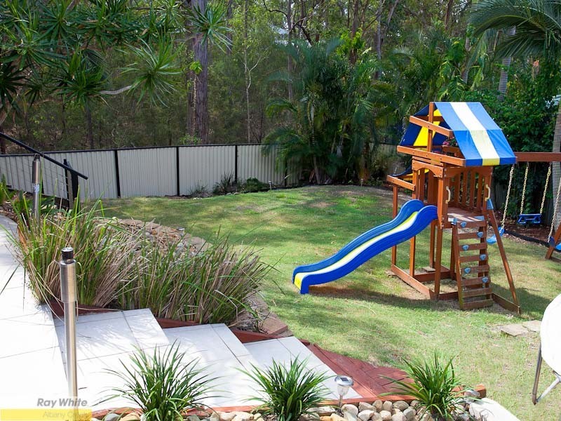 8 Peace Court, Eatons Hill QLD 4037