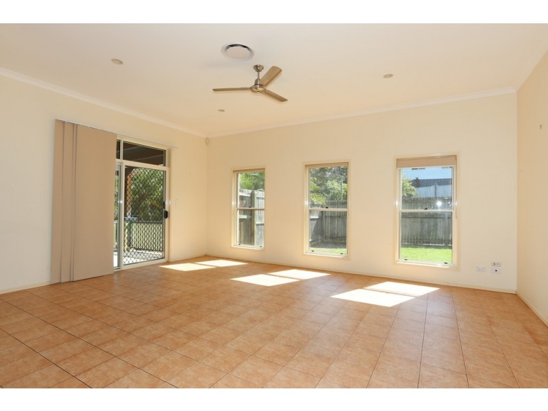 18 Granada Drive, Eatons Hill QLD 4037