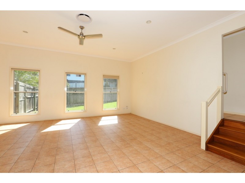 18 Granada Drive, Eatons Hill QLD 4037