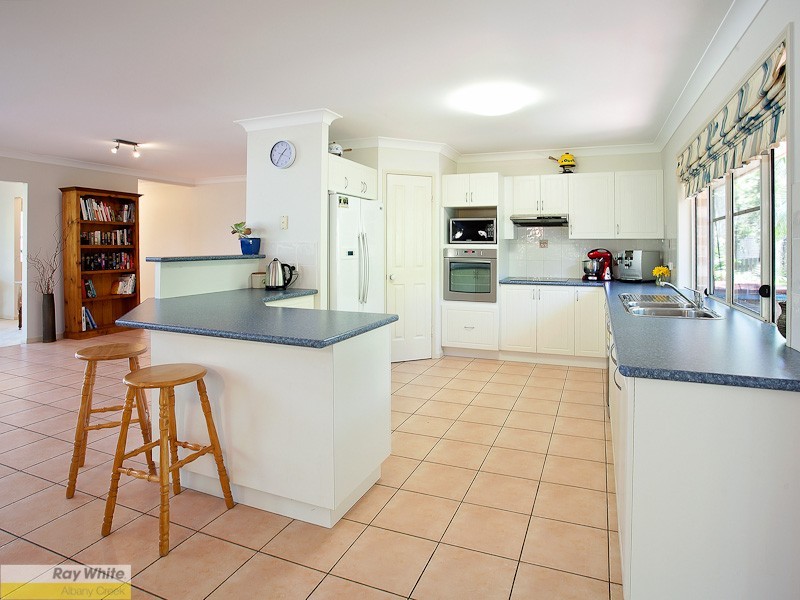 2 Awonga Court, Albany Creek QLD 4035