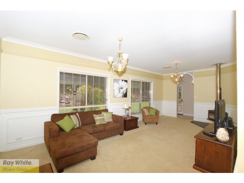 1 Woodrow Ct, Ferny Hills QLD 4055