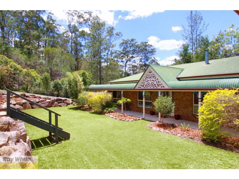 1 Woodrow Ct, Ferny Hills QLD 4055