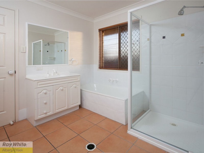 4 Meilland Court, Eatons Hill QLD 4037