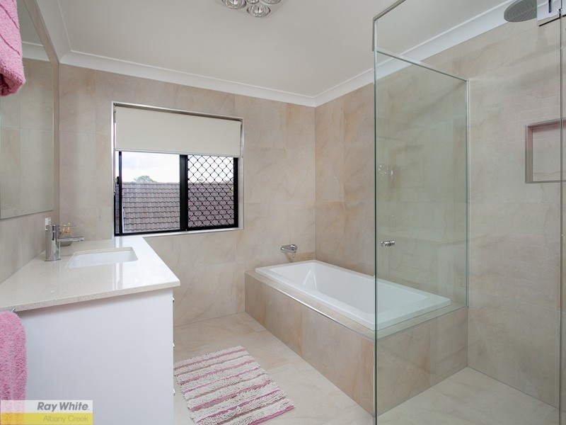 7 Sussex Dr, Albany Creek QLD 4035