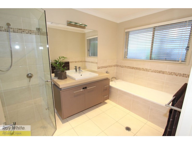 6 Medeo Court, Eatons Hill QLD 4037