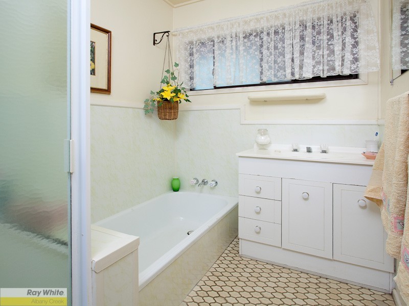 16 Pleasant Drive, Albany Creek QLD 4035