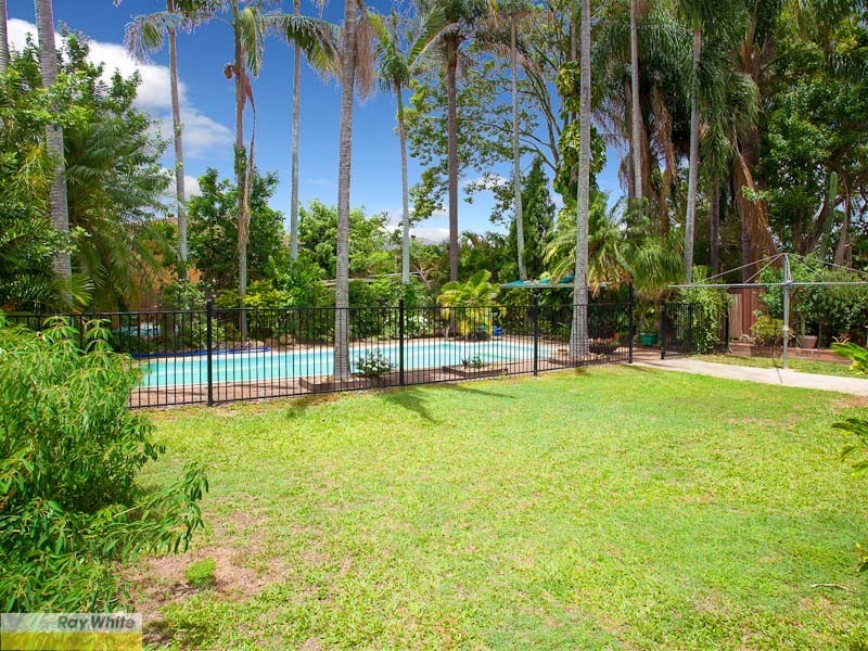 16 Pleasant Drive, Albany Creek QLD 4035