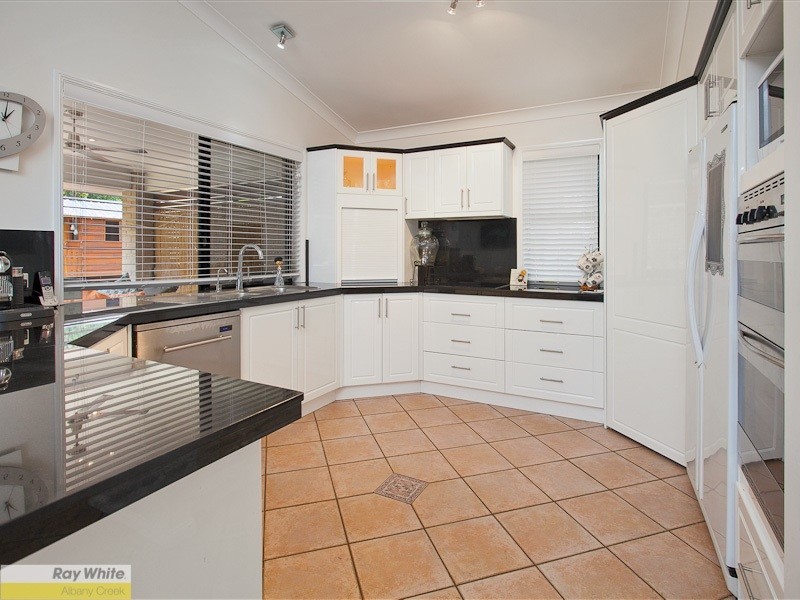 10 Bangalow Place, Albany Creek QLD 4035