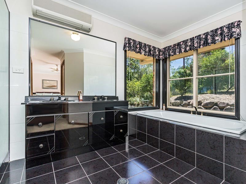 21 Peppermint Drive, Cashmere QLD 4500