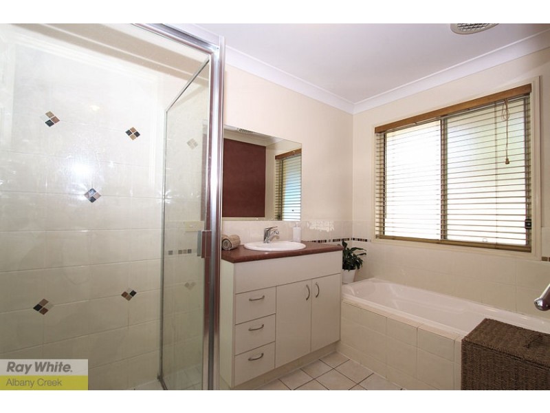 10 Meilland Court, Eatons Hill QLD 4037