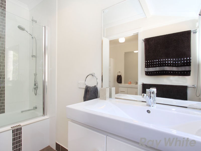 7 Sarah Court, Eatons Hill QLD 4037