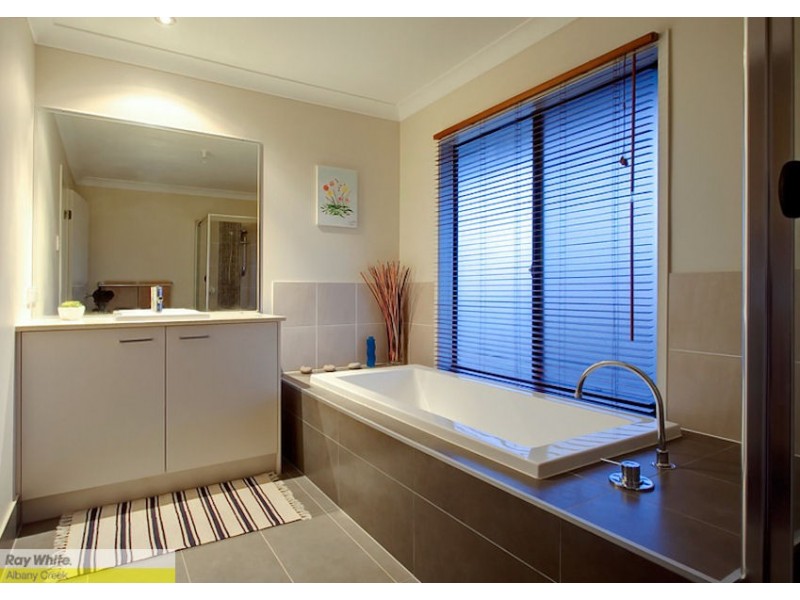 15 Rivergum Drive, Eatons Hill QLD 4037