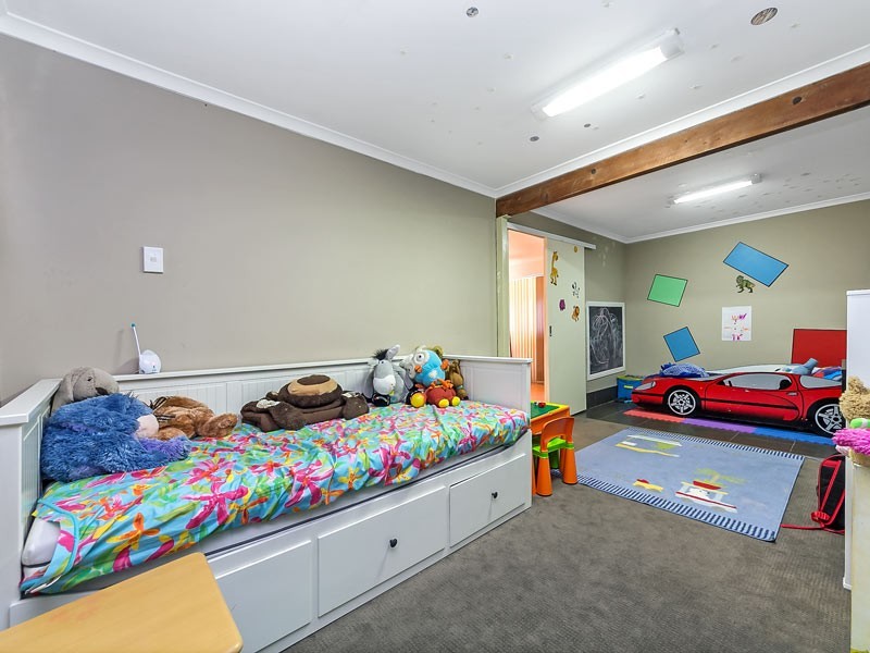 33 Strathford Avenue, Albany Creek QLD 4035