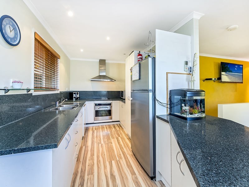 33 Strathford Avenue, Albany Creek QLD 4035