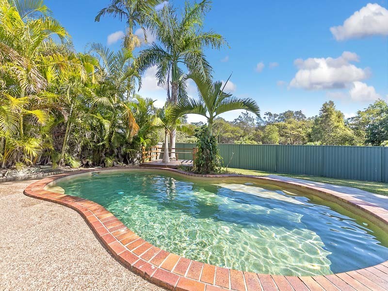 33 Strathford Avenue, Albany Creek QLD 4035