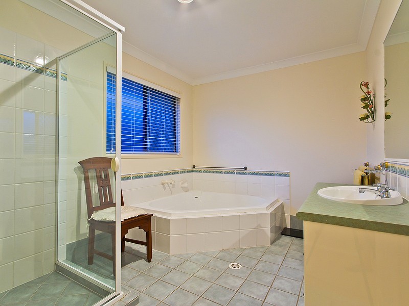 2 Lambertia Court, Albany Creek QLD 4035