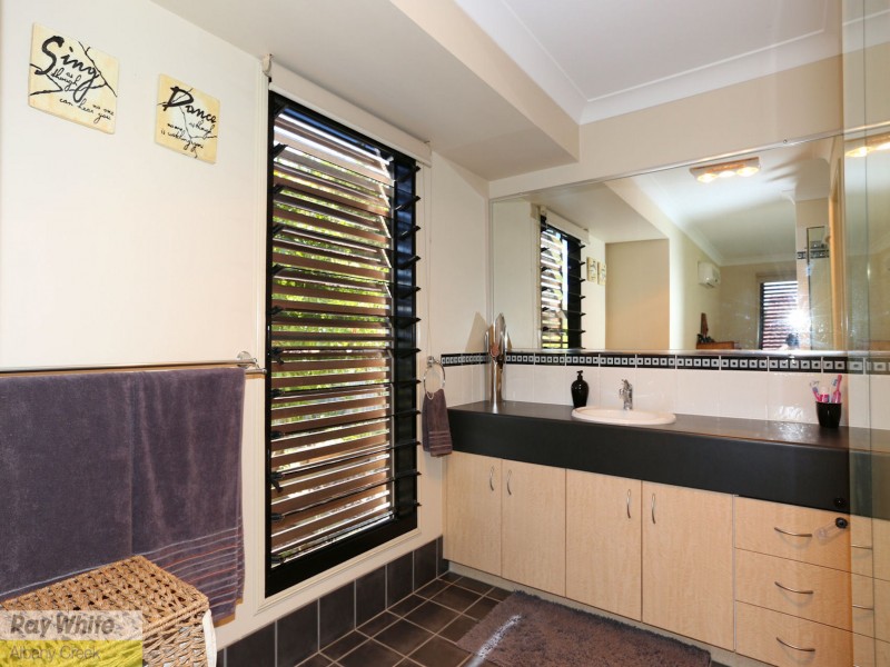 7 Diorama Court, Eatons Hill QLD 4037