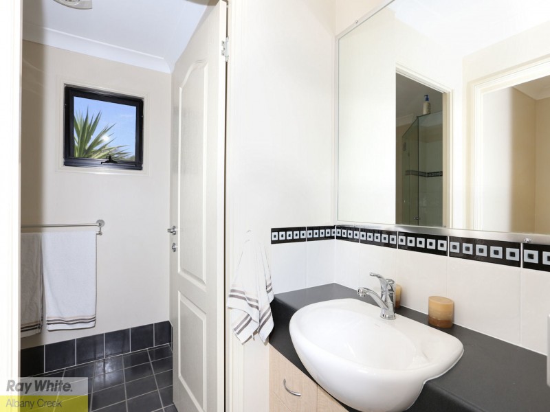 7 Diorama Court, Eatons Hill QLD 4037