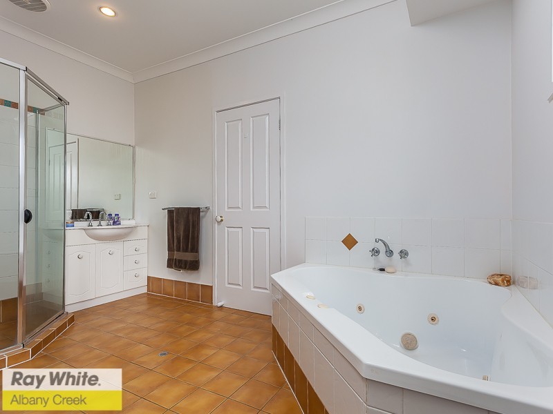 4 Georgette Court, Eatons Hill QLD 4037