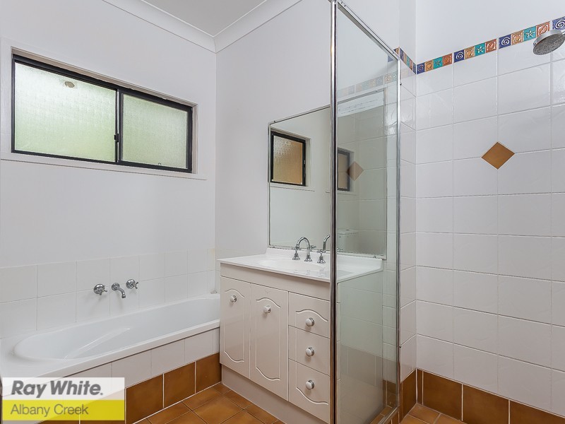 4 Georgette Court, Eatons Hill QLD 4037