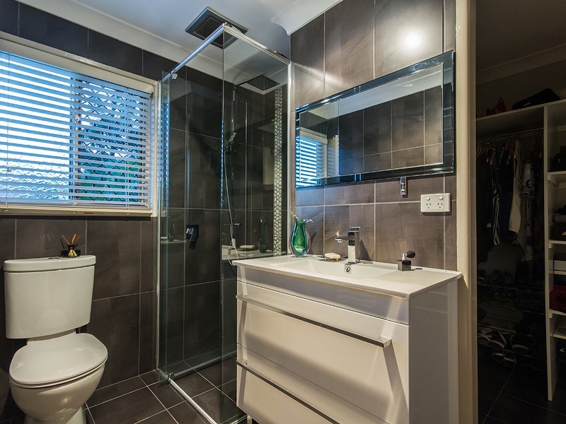 3 Renae Court, Eatons Hill QLD 4037