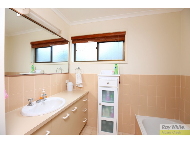 25 Quinnia Court, Ferny Hills QLD 4055