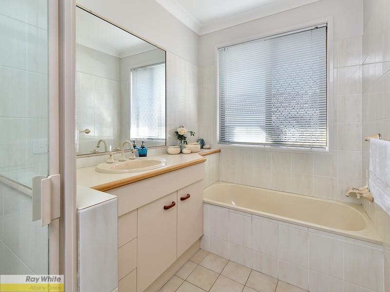 6 Lark Court, Albany Creek QLD 4035