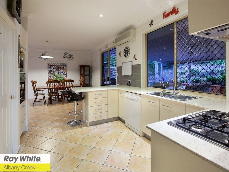 8 Edenderry Court, Eatons Hill QLD 4037