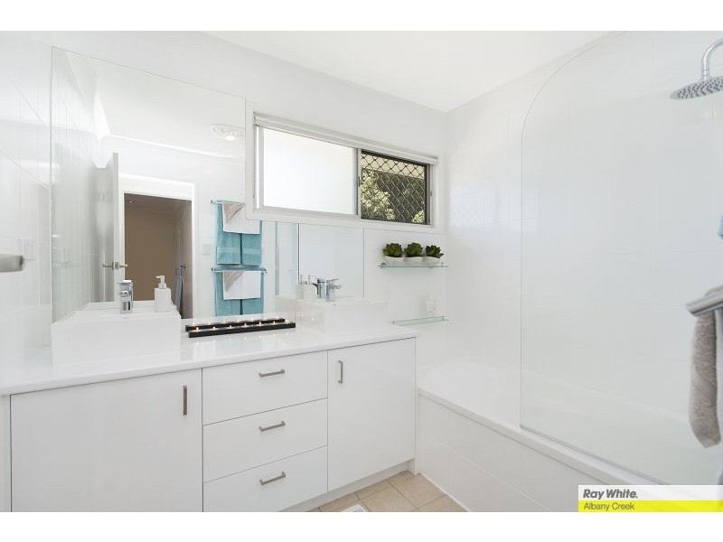 11 Faheys Road East, Albany Creek QLD 4035