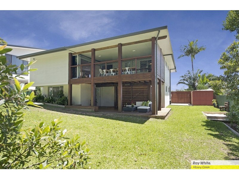 11 Faheys Road East, Albany Creek QLD 4035