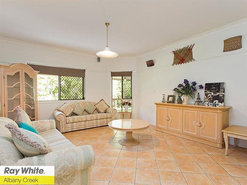 8 Edenderry Court, Eatons Hill QLD 4037