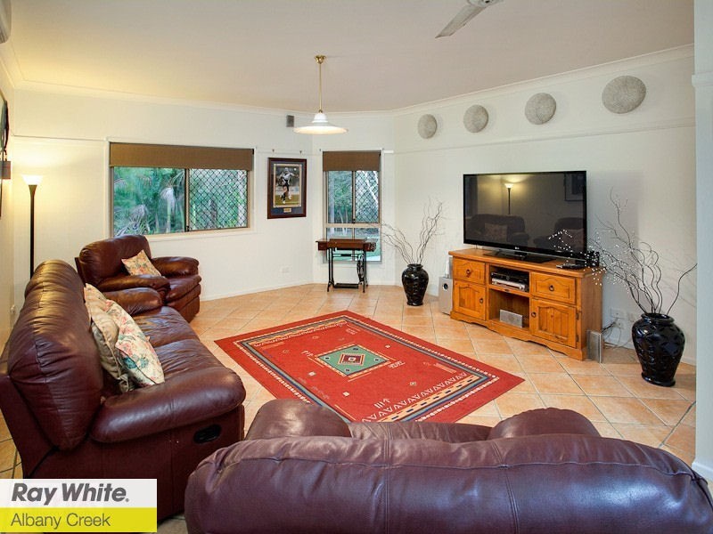 8 Edenderry Court, Eatons Hill QLD 4037