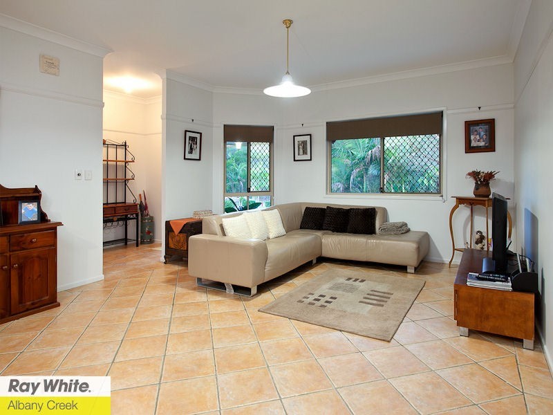 8 Edenderry Court, Eatons Hill QLD 4037