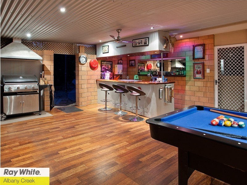 8 Edenderry Court, Eatons Hill QLD 4037