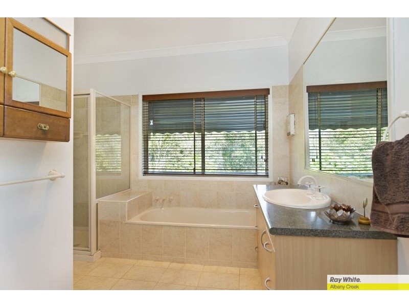 25 Silkyoak Way, Albany Creek QLD 4035